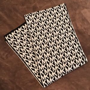 NWOT Michael Kors Logo Scarf